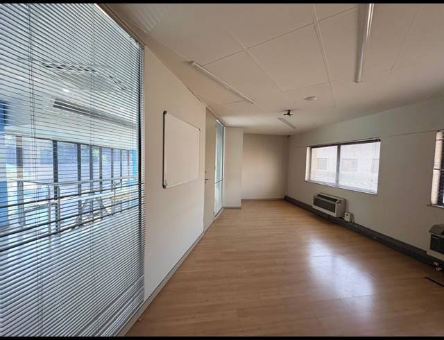 1,120M² OFFICE TO LET IN VORNA VALLEY